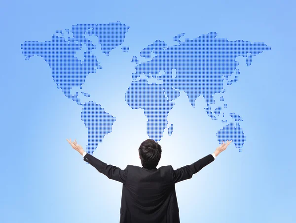 Businessman looks at the map of the world. Abstract background. — Stock Photo, Image