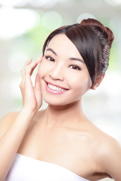 Woman face and eye care — Stock Photo, Image