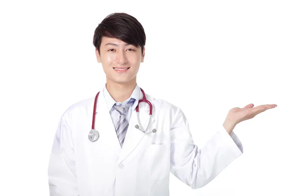 Joven doctor mostrar algo a mano — Foto de Stock