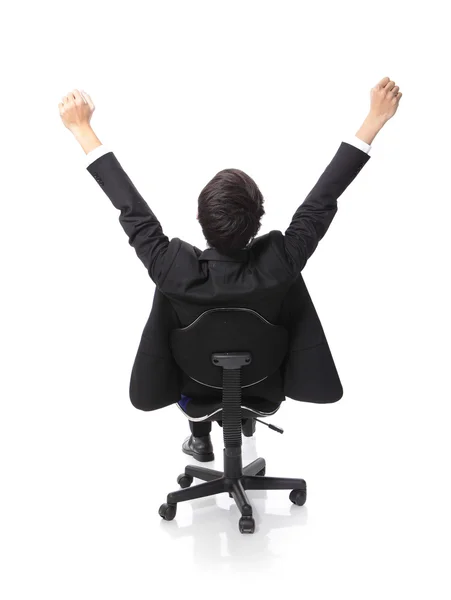Erfolgreicher aufgeregter Geschäftsmann sitzt im Stuhl — Stockfoto