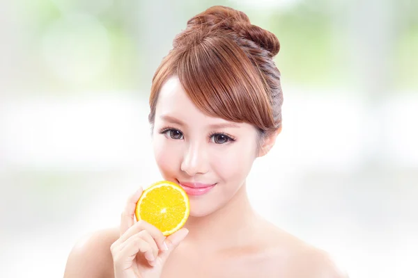 Beautiful woman face with juicy orange — Stock Photo, Image