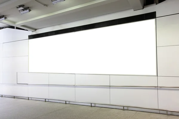 Billboard em branco no aeroporto — Fotografia de Stock