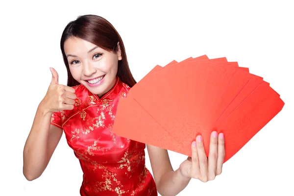 Woman holding red envelope — Stock Photo, Image