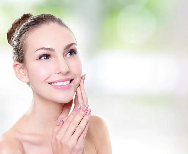 Donna sorriso faccia con i denti di salute da vicino — Foto Stock