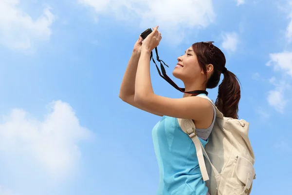 Mujer feliz viajero — Foto de Stock