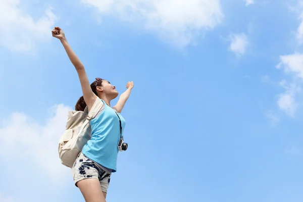 幸せな女性旅行者 — ストック写真