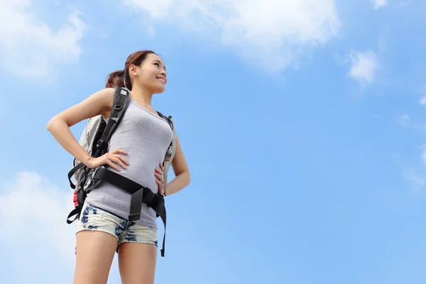 幸福的女人，背包里 — 图库照片