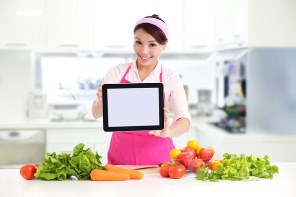 Donna in cucina — Foto Stock