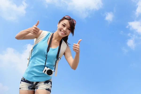 Mujer mostrando pulgares hacia arriba —  Fotos de Stock