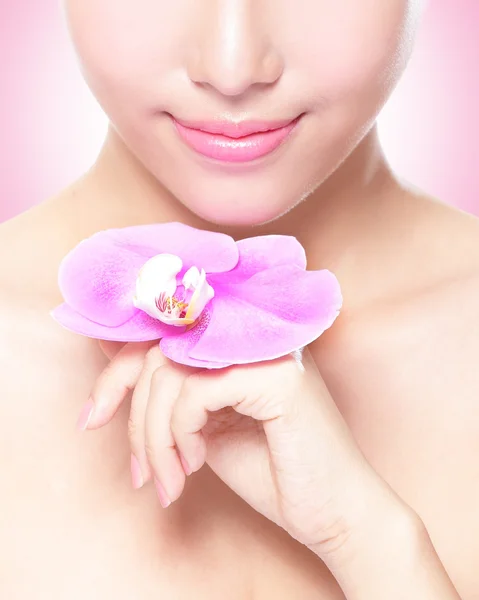 Donna con orchidea — Foto Stock