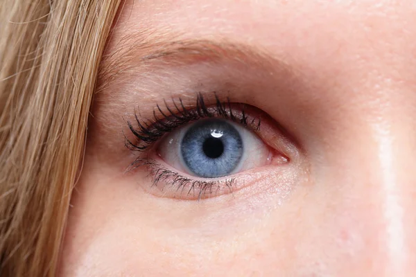 Mujer ojo azul — Foto de Stock