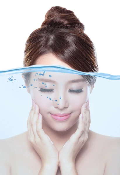 Woman skin care and moisturizer concept — Stock Photo, Image