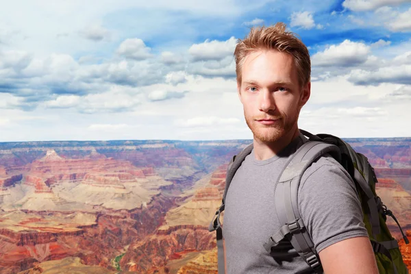 Grand canyon podróży młodego człowieka — Zdjęcie stockowe