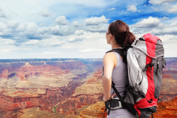 Mujer montaña Senderista — Foto de Stock