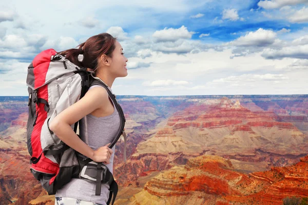 Mujer montaña Senderista —  Fotos de Stock