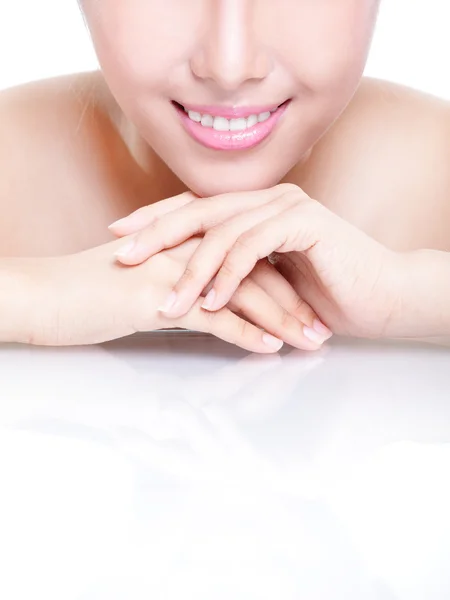 Dientes de salud de la mujer y sonrisa de cerca — Foto de Stock