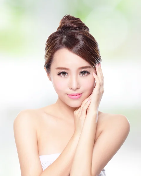 Beautiful woman smile with clean face skin — Stock Photo, Image