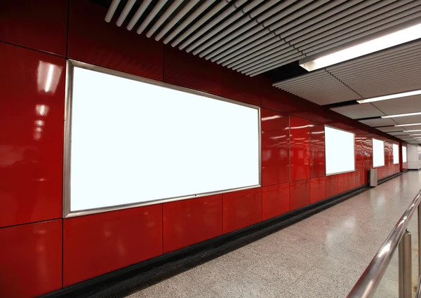 地铁站的空白广告牌 — 图库照片