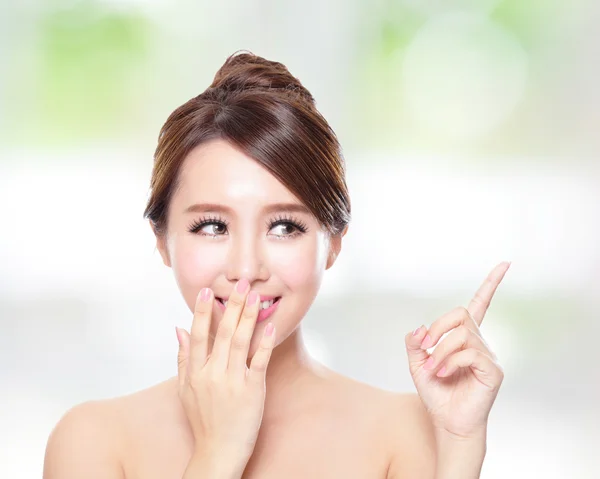 Gelukkige vrouw met een gezonde huid — Stockfoto