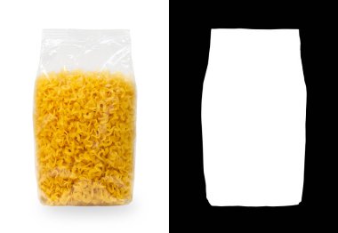 Beyaz arka planda şeffaf plastik makarna poşeti tagliatelle giratte. Alfa kanalıyla