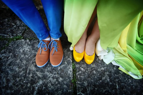 Couples legs dressed in bright colorful shoes — Stock Photo, Image