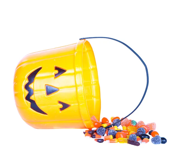 Halloween candy and pumpkin bucket — Stock Photo, Image