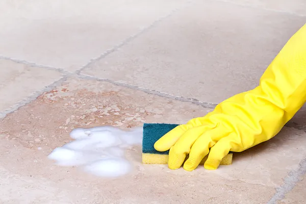 Cleaning tile with sponge — Stock Photo, Image