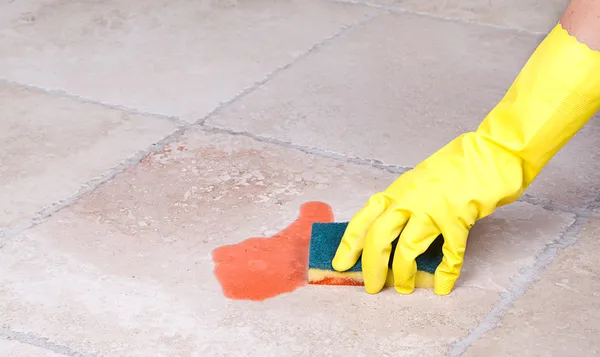 Cleaning up spill with sponge — Stock Photo, Image