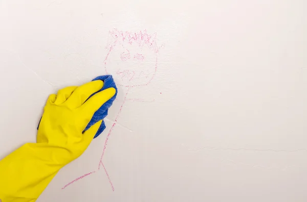 Cleaning crayon off wall with cloth — Stock Photo, Image