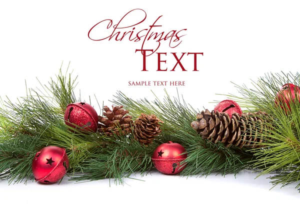 Çamın dalları ile Noel süsler