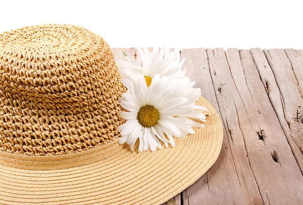 Сонячний капелюх на дерев'яній дошці — стокове фото