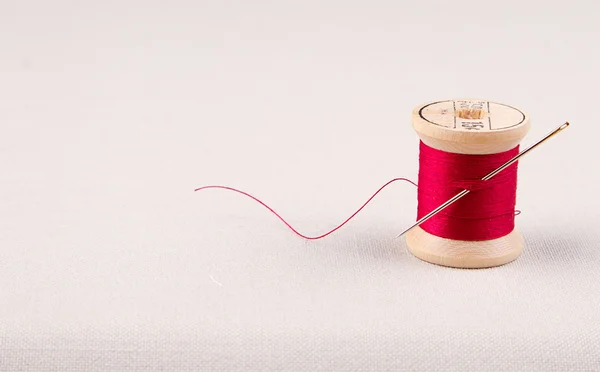 Sewing thread and needle — Stock Photo, Image