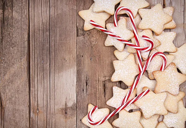 Star biscotti di Natale e bastoncini di caramelle — Foto Stock