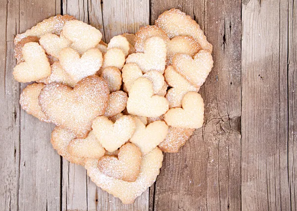 Veel suiker koekjes gestapeld in hart vorm — Stockfoto