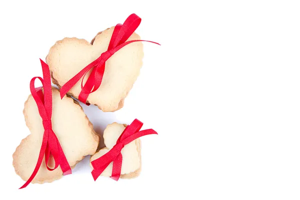 Biscuit en forme de coeur attaché avec ruban — Photo