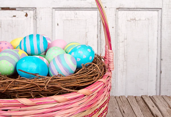 Close up of Easter basket and Easter eggs — Stock Photo, Image