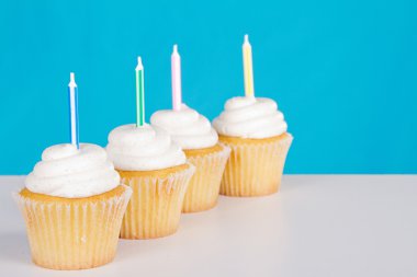 mumlarla vanilyalı kek