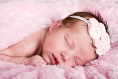 Yeni doğan bebek uyku
