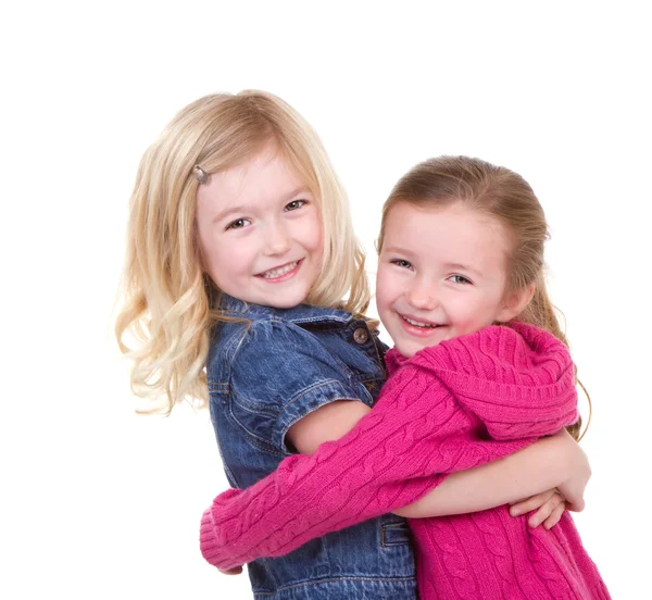Dvě dívky děti objímání — Stock fotografie