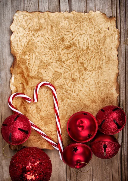 Torn paper on wooden background with ornaments — Stock Photo, Image