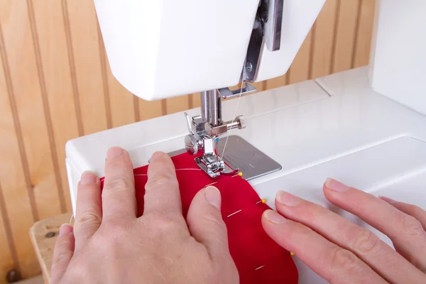Sewing on sewing machine — Stock Photo, Image