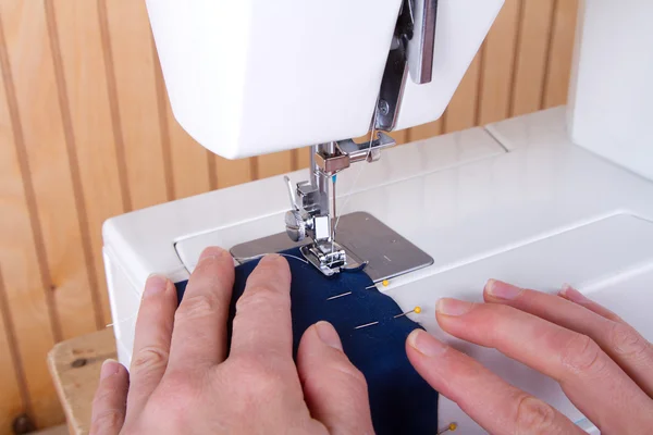 Sewing on sewing machine — Stock Photo, Image