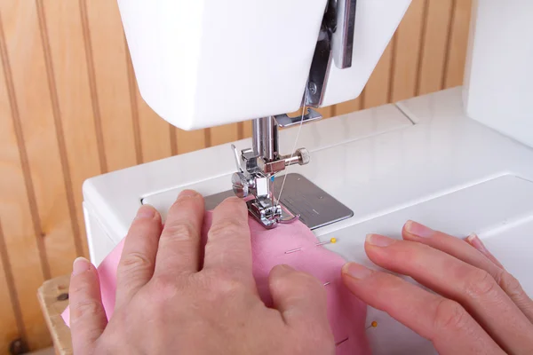 Sewing on sewing machine — Stock Photo, Image