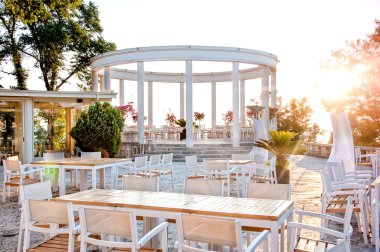 okyanus kıyısında teraslı güzel Restoran