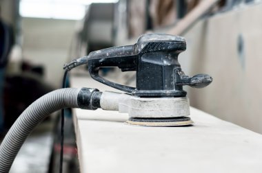 elektrikli arabalar ve metal yüzeyleri parlatma için güç arabellek makinesi