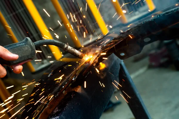 Industrial worker welding with sparks — Stock Photo, Image