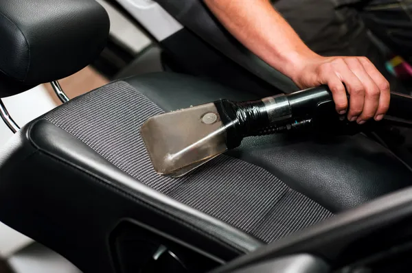 Auto car service cleaning the drivers seat, cleaning and vacuuming leather — Stock Photo, Image