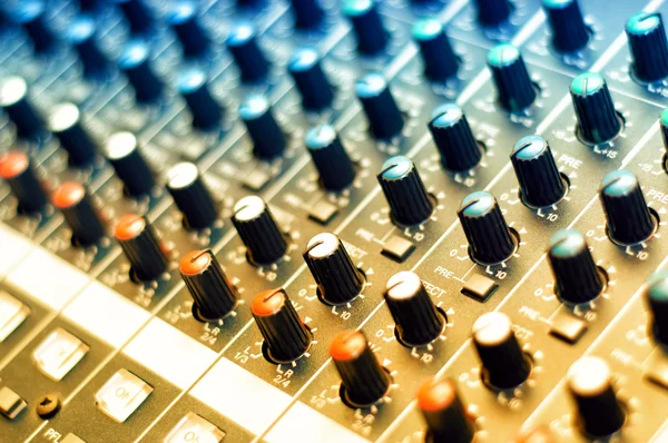 Detail van een muziek mixer in studio — Stockfoto