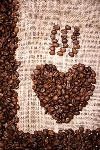 Srdce ilustrace z čerstvé, aromatické kávová zrna — Stock fotografie