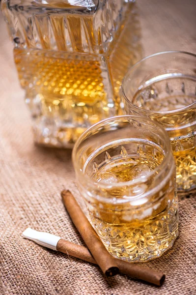 Close up of cigar and whiskey glasses — Stock Photo, Image